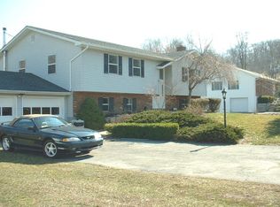 8 Shore Blvd, Slate Hill, NY 10973