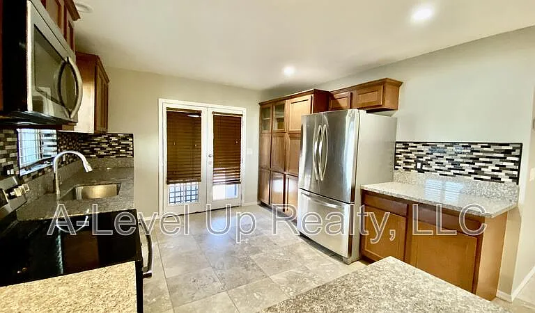 231 W 28th St — Photo 7