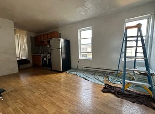 1821 S 5th St FLOOR 3, Philadelphia, PA 19148