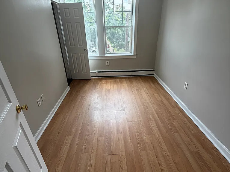 114 Ashley St #2W — Photo 3