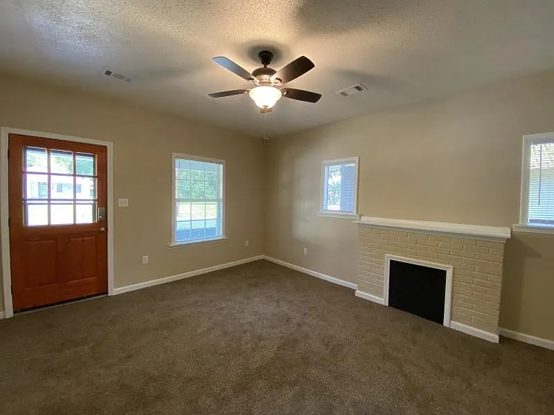 2 bed, 1316 sqft, $1,050 — Photo 2