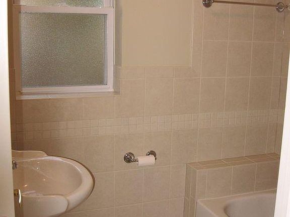 3rd image of 2721 N Lockwood Ave #3C