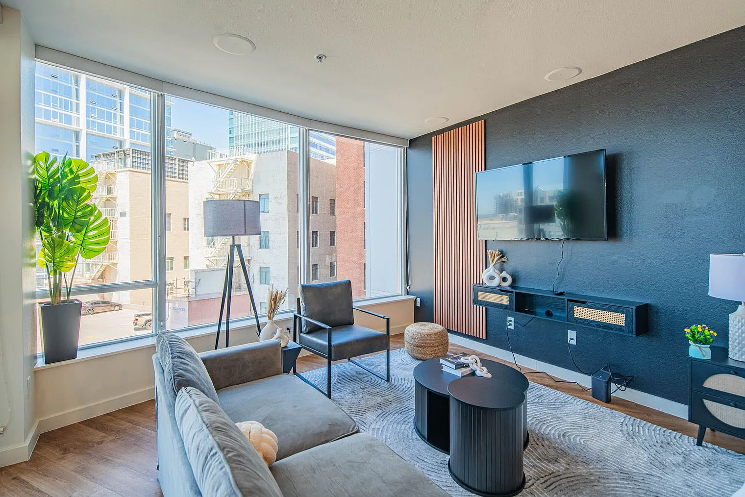 1 bed, 1.0 bath, 947 sqft, $3,507 — Photo 1