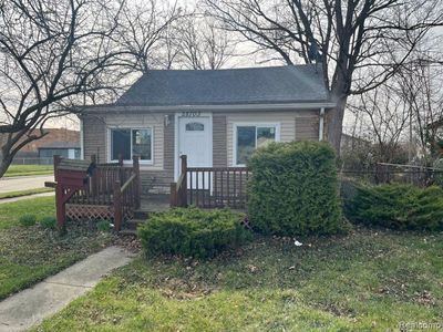 28703 Maple St, Roseville, MI, 48066