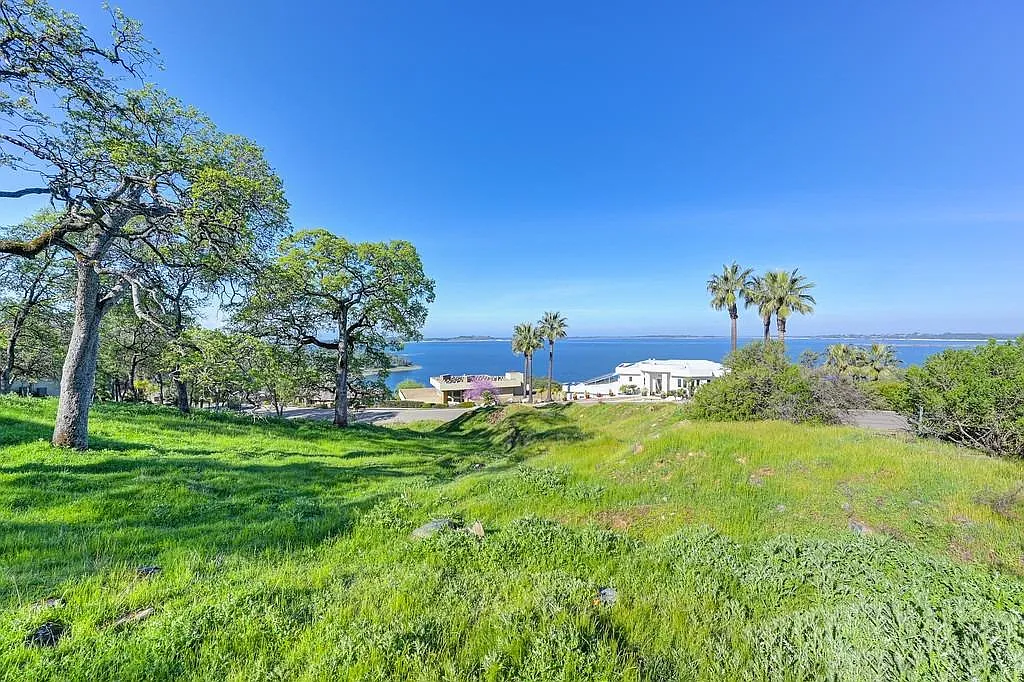 2266 Outrigger Dr photo 1