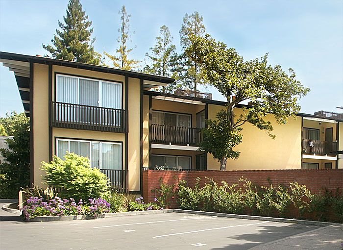 1st image of 431 Dinahs Ct APT 15