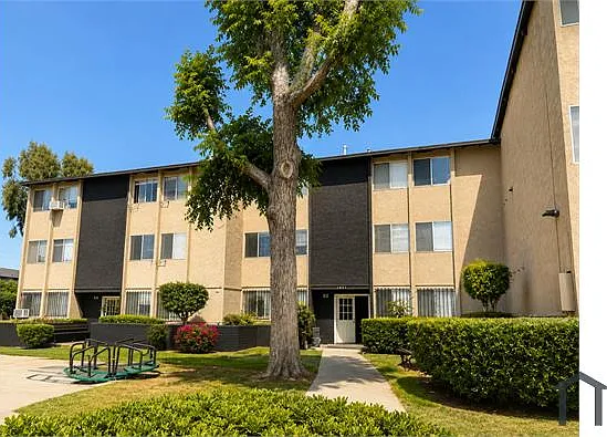 1431 S Hoover St #4 — Photo 3