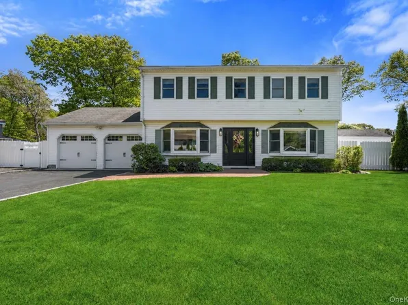 8 Russet Lane, Lake Grove, NY 11755