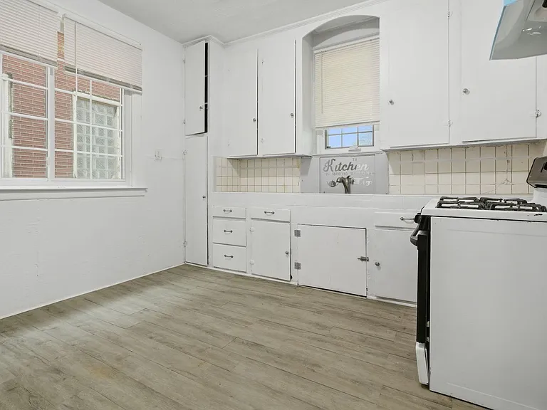 5045 Fairview St — Photo 6