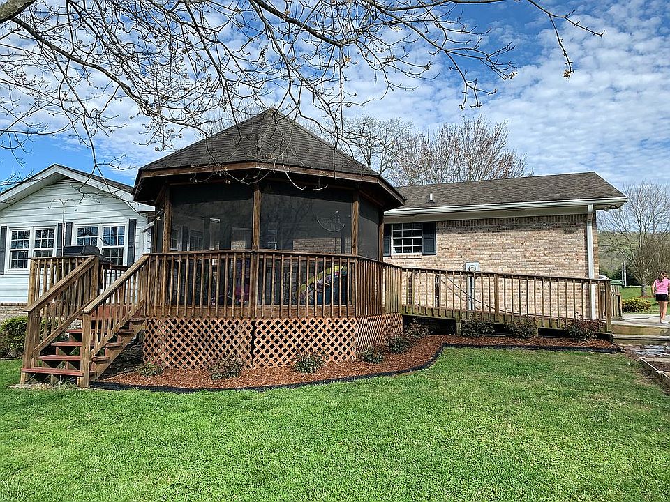 2nd image of 8437 Roy Ln
