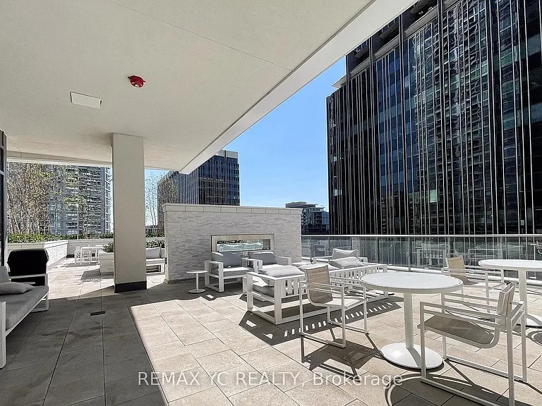 2221 Yonge St #3210 — Photo 21