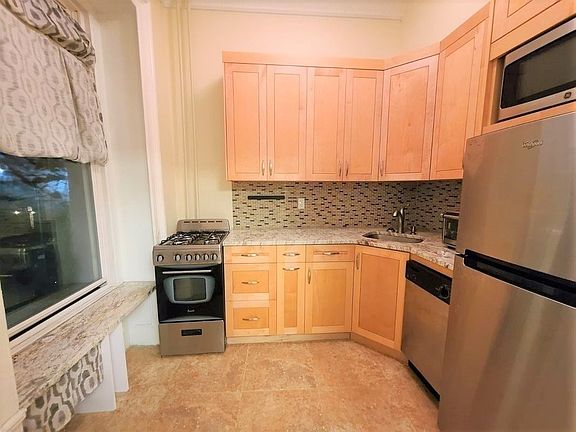 2nd image of 592 Henry St #3F