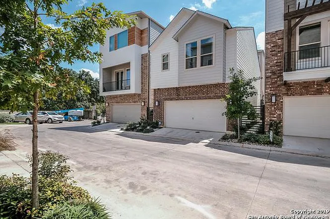 3 bed, 2.5 bath, 1503 sqft, $2,200 — Photo 2