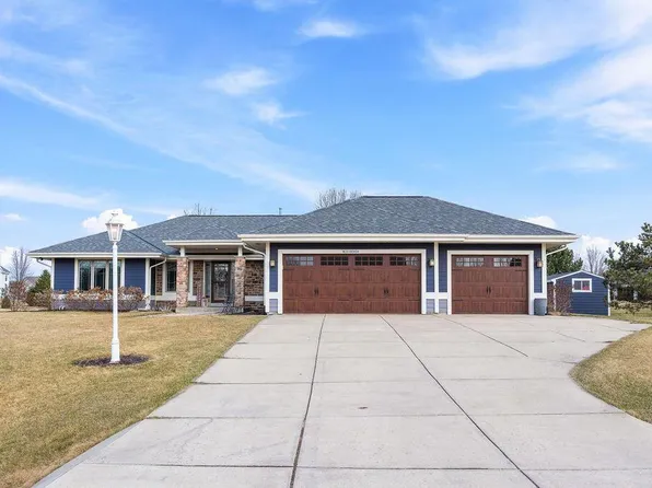 W351N5850 Westshore ROAD, Oconomowoc, WI 53066