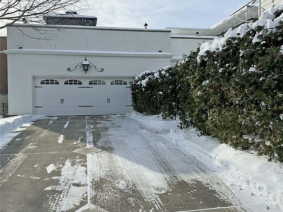 3rd image of 333 W Greene St