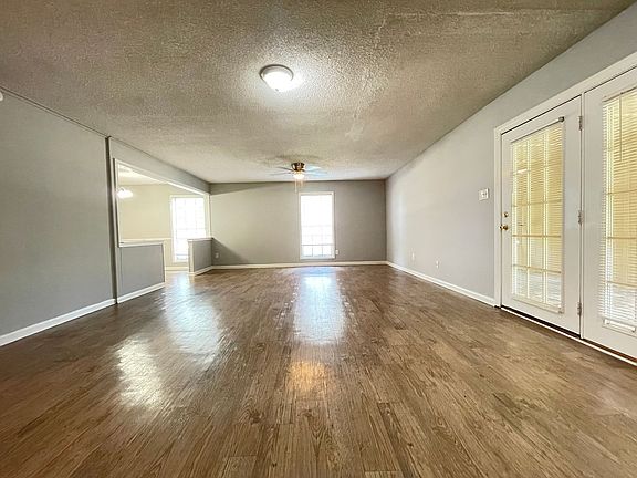 4th image of 9055 Neil Ave