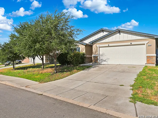 3 bed, 2.0 bath, 1894 sqft, $2,095 — Photo 1