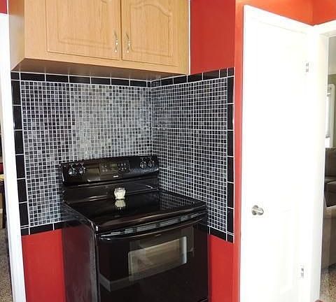 3rd image of 4919 Wellington Ave