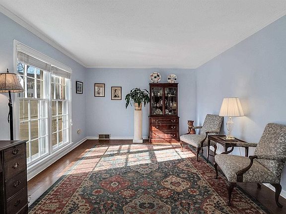 4th image of 2290 Thornwood Ln