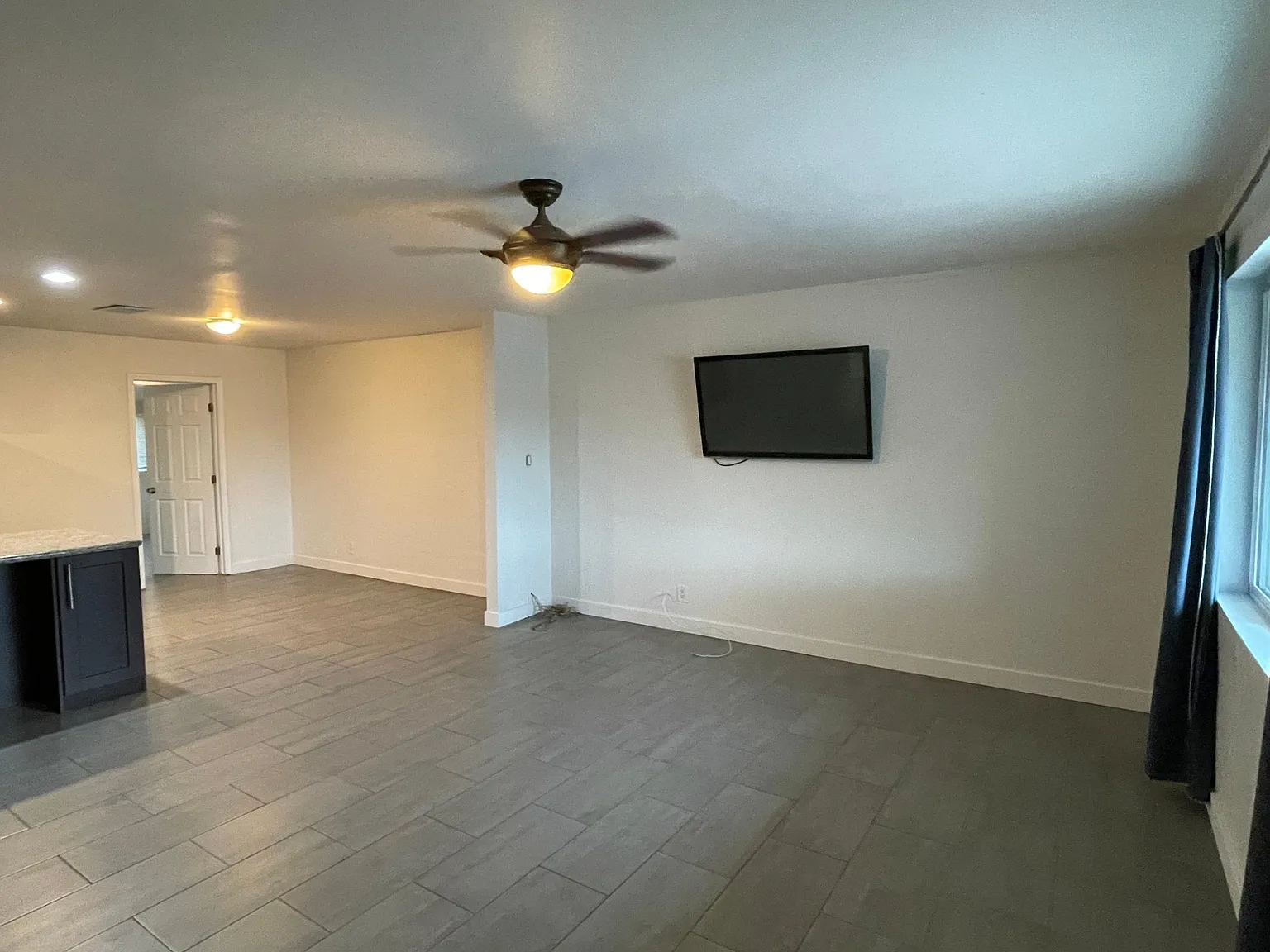 4 bed, 1600 sqft, $2,690 — Photo 4