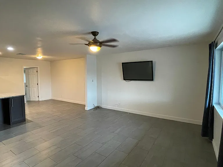 1730 S Parkside Dr — Photo 3
