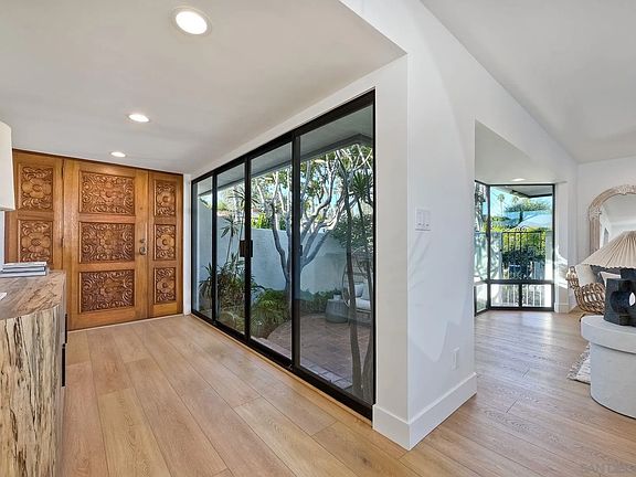 3rd image of 821 Moana Dr