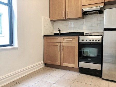 4th image of 115 Washington Pl APT 17