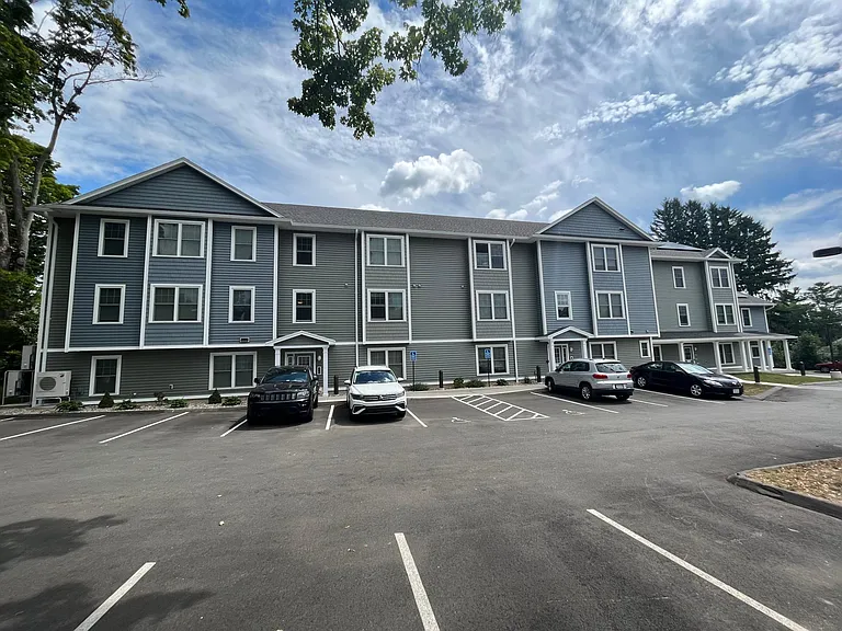462 Main St #13 — Photo 1