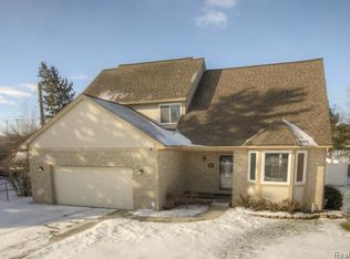 8577 N Canton Center Rd, Canton, MI 48187