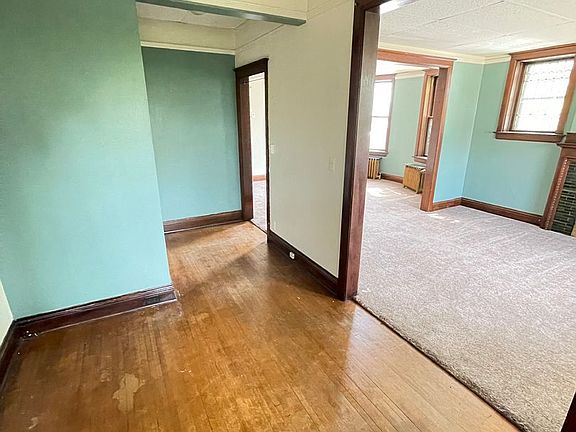 4th image of 108 S 14th Ave E #0