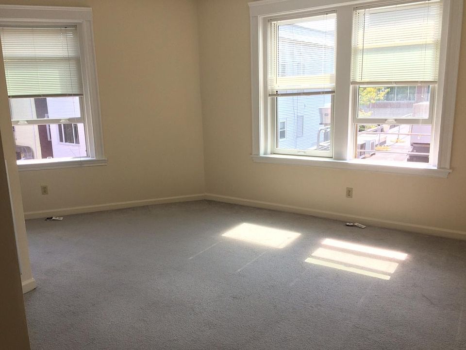2nd image of 708 Huntington Ave