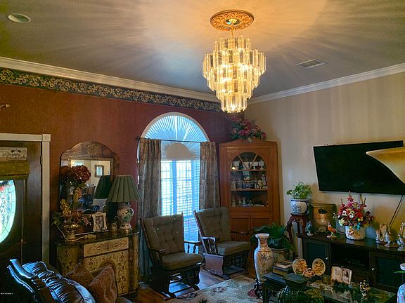 3rd image of 10701 Beverly Dr
