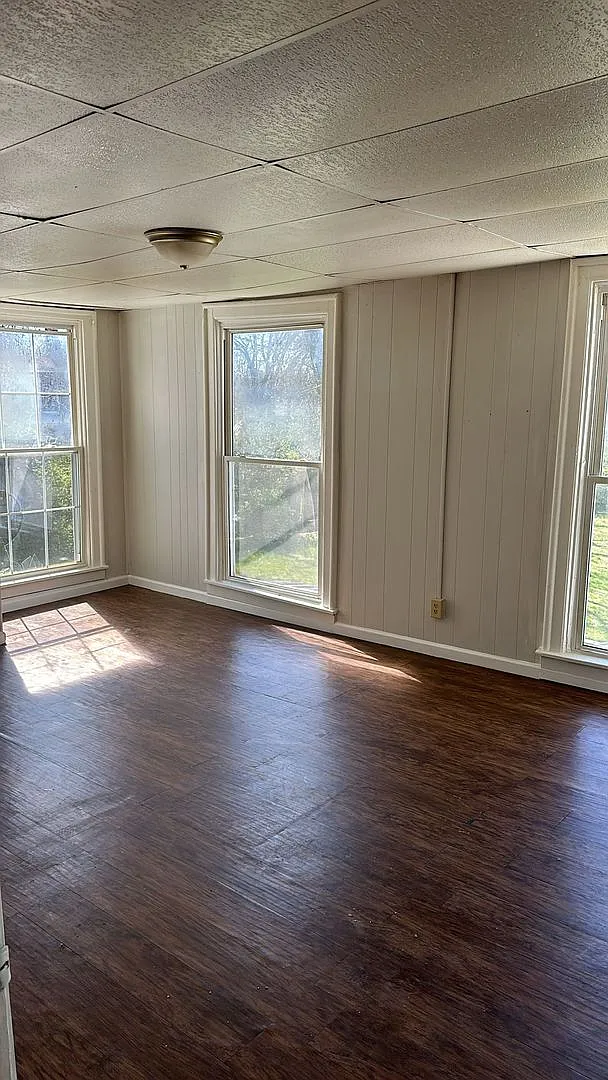 150 Pinecrest — Photo 3