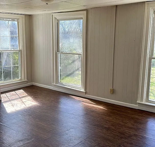 150 Pinecrest St — Photo 2