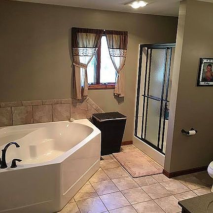 Upstairs full bath 