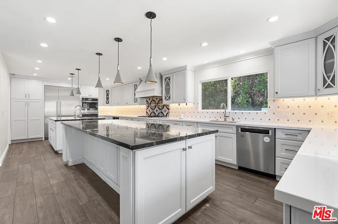 6 bed, 5.0 bath, 4068 sqft, $17,000 — Photo 4