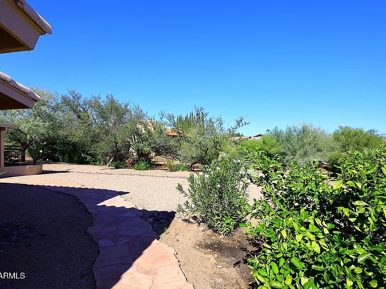 18510 E Leather Ln — Photo 35