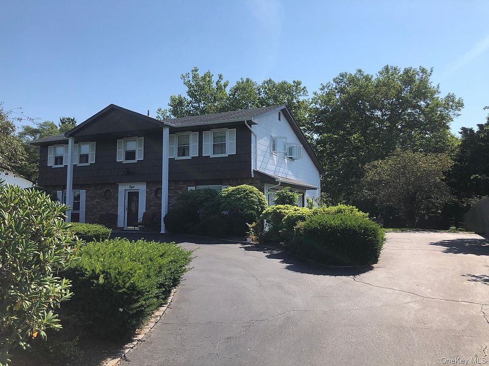 1st image of 8 Stonehenge Ln