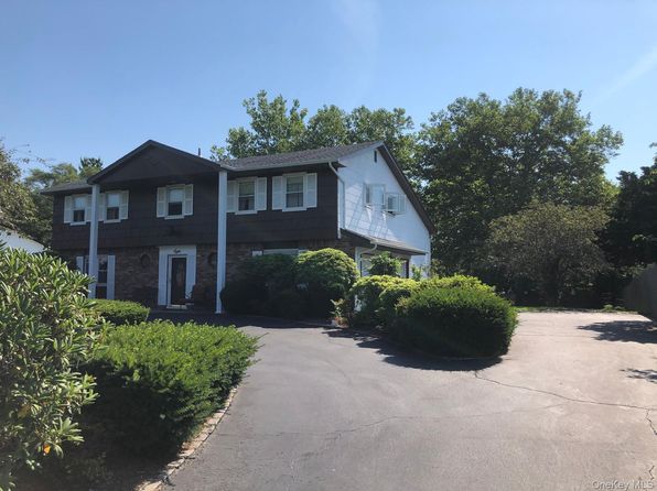 8 Stonehenge Ln