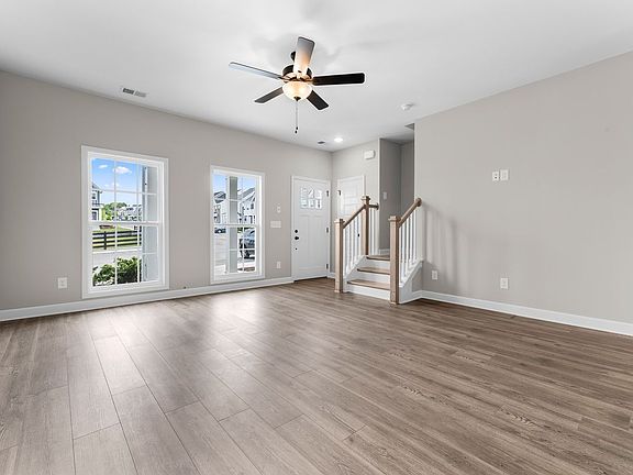 4th image of 217 Holywell Dr