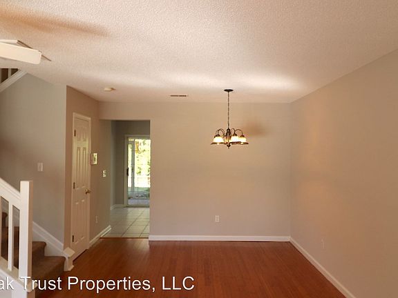3rd image of 8135 Shadow Oak Dr