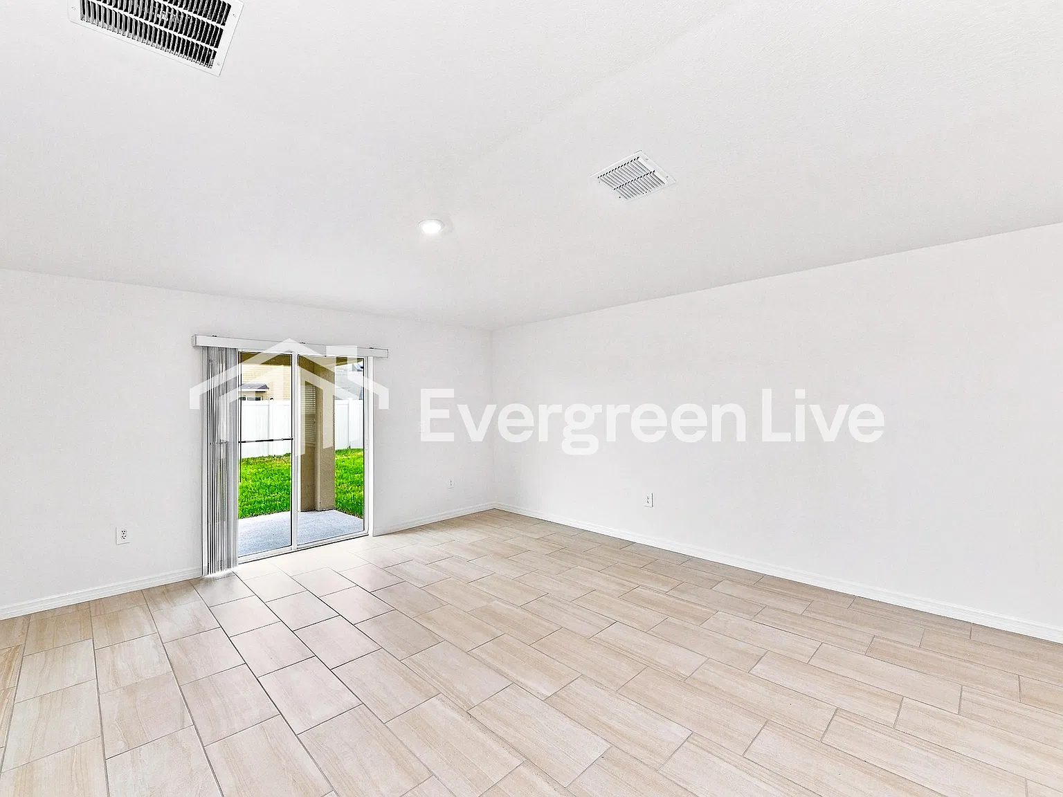 4 bed, 2.0 bath, 1817 sqft, $2,095 — Photo 2