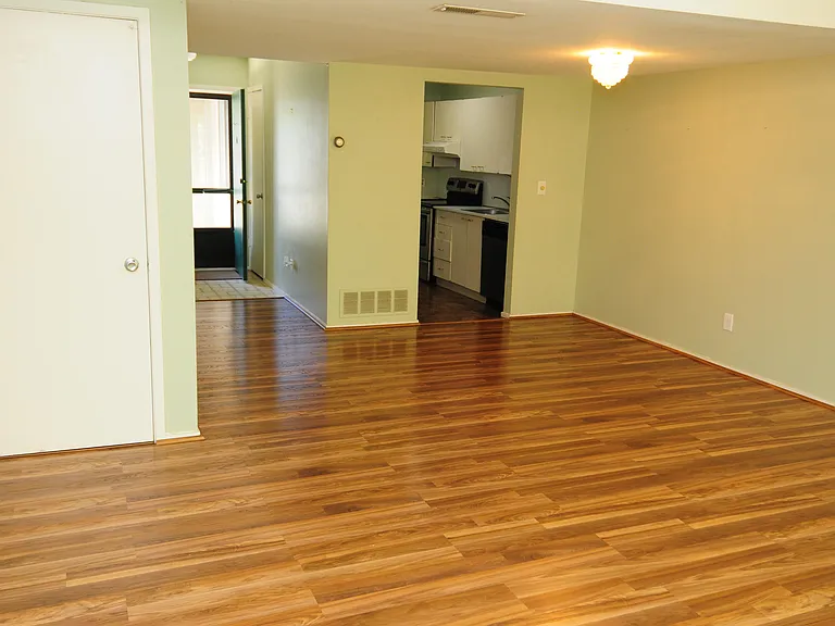 684 Peninsula Ct — Photo 10