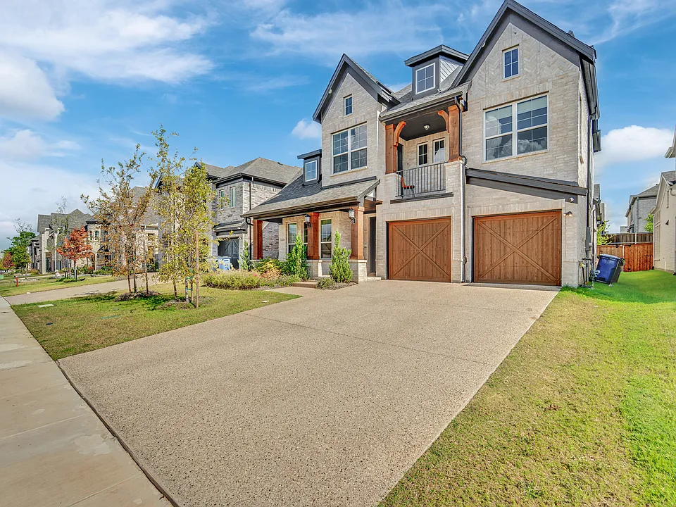 3520 Helios Ln