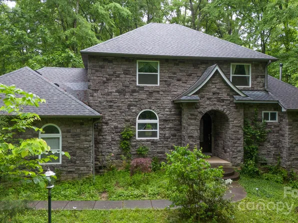 3303 Greenhurst Dr, Matthews, NC 28104