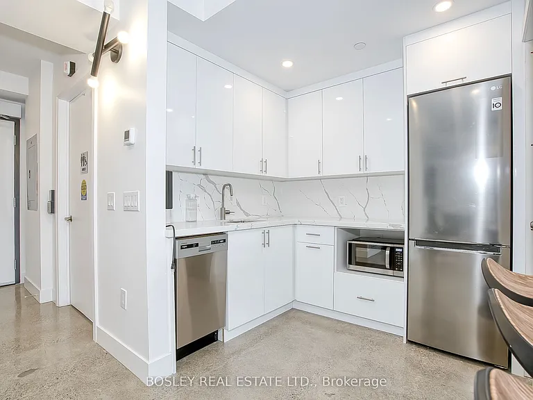 41 River St #52 — Photo 27