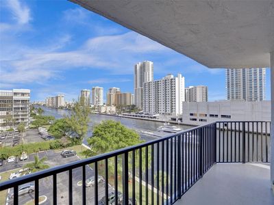 600 Parkview Dr APT 721, Hallandale, FL, 33009