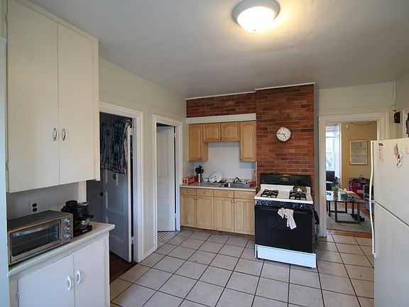 4th image of 469 W Fountain St #1