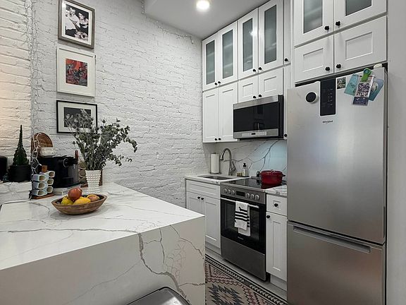 2nd image of 268 W 77th St APT 7