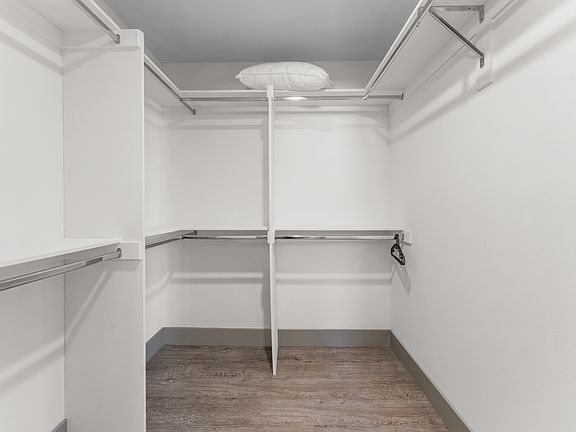 2nd image of 115 S St Andrews Pl APT 3